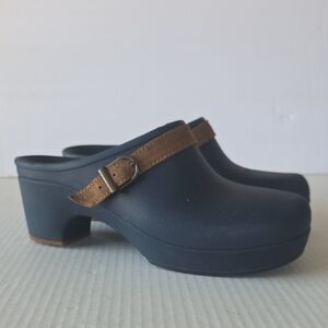 Crocs Duet Busy Day Clogs Navy Brown Strap Women’s Slip‑On Comfort Shoes Sz 7